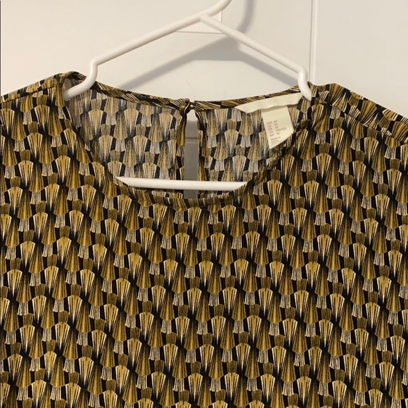 A short sleeves shirt - Picture 2 of 4